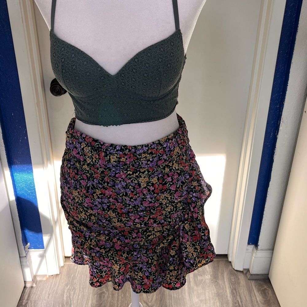 Zara Floral Ruched Ruffle Mini Skirt – Size M - Picture 4 of 11